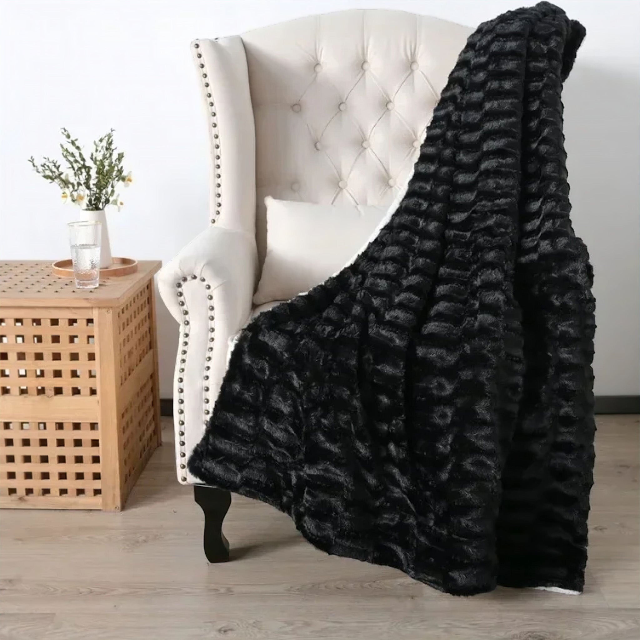 Soft and Warm Throw Blanket 