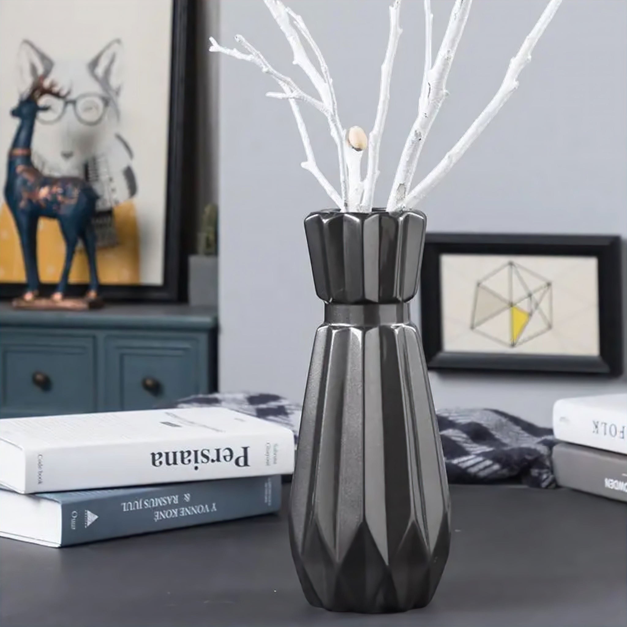 Noir Elegance Vase 