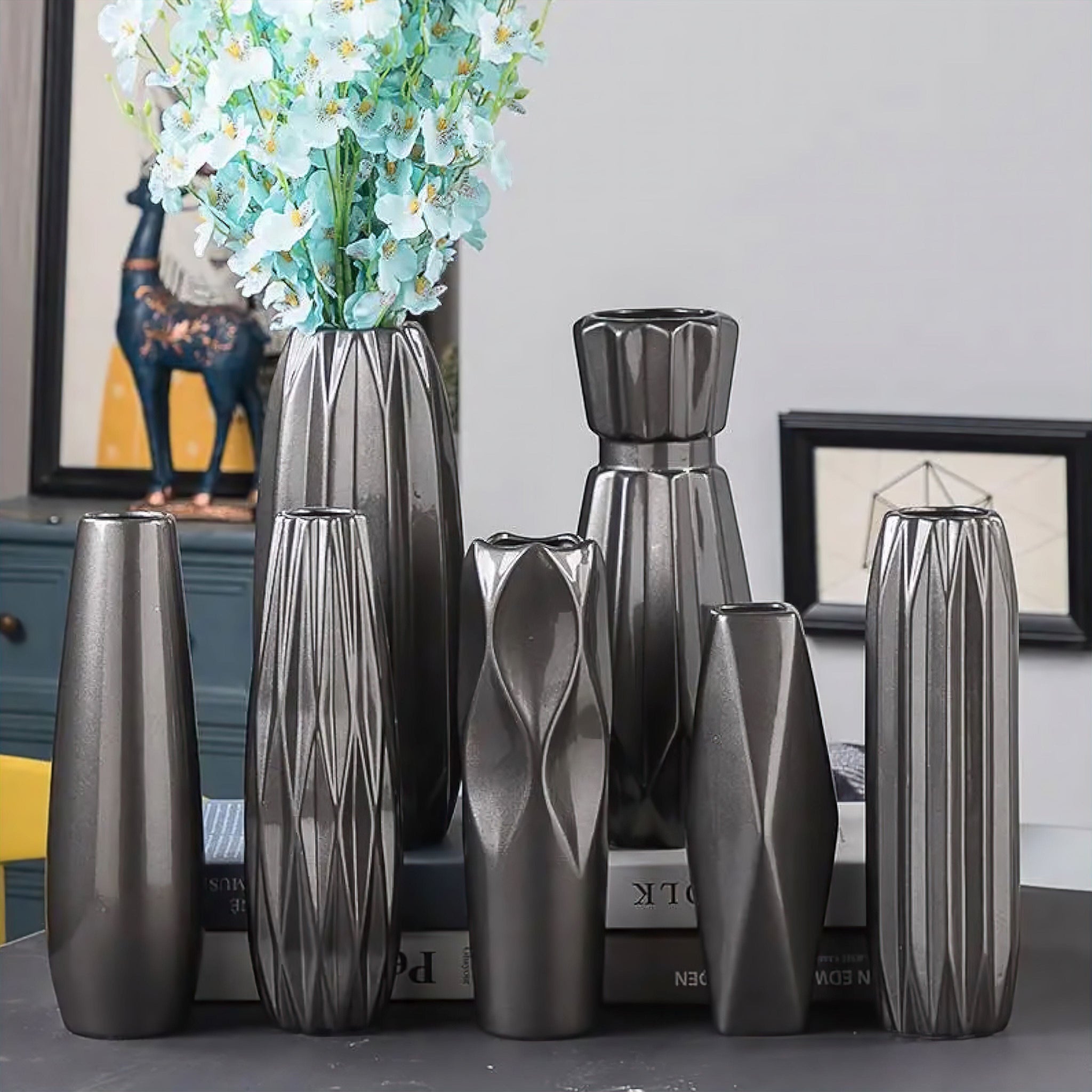 Noir Elegance Vase 